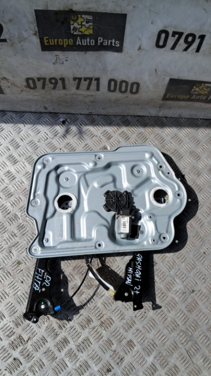 Macara cu motoras usa dreapta fata Nissan Qashqai 2+ an 2012