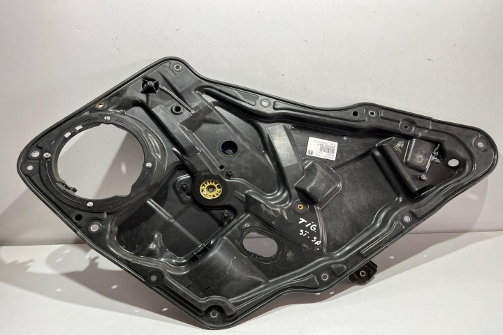 Macara cu motoras usa stanga spate 5N0839729F Volkswagen VW Tiguan 5N [2007 - 2011]