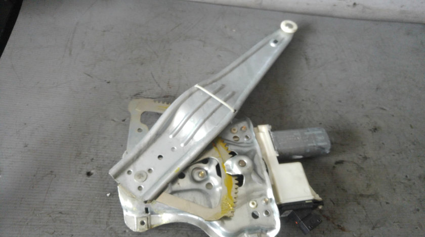 Macara cu motoras usa stanga spate toyota corolla e12 hatchback 2001-2007 0130822032