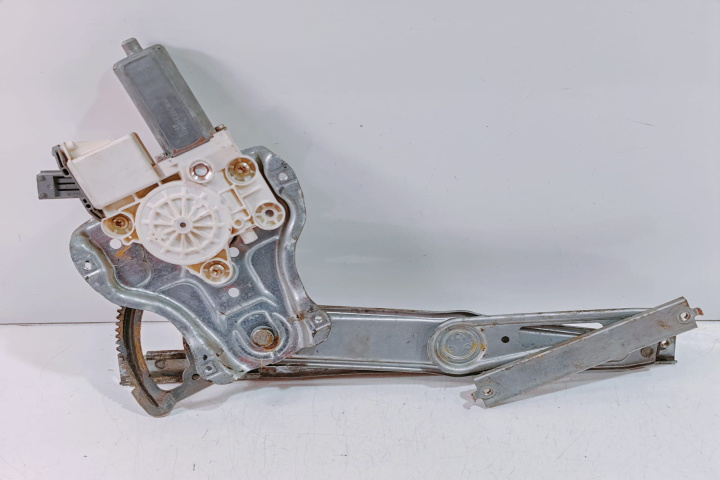 Macara Dreapta Fata 6981005050 Toyota Avensis 2 T25 [2002 - 2006]