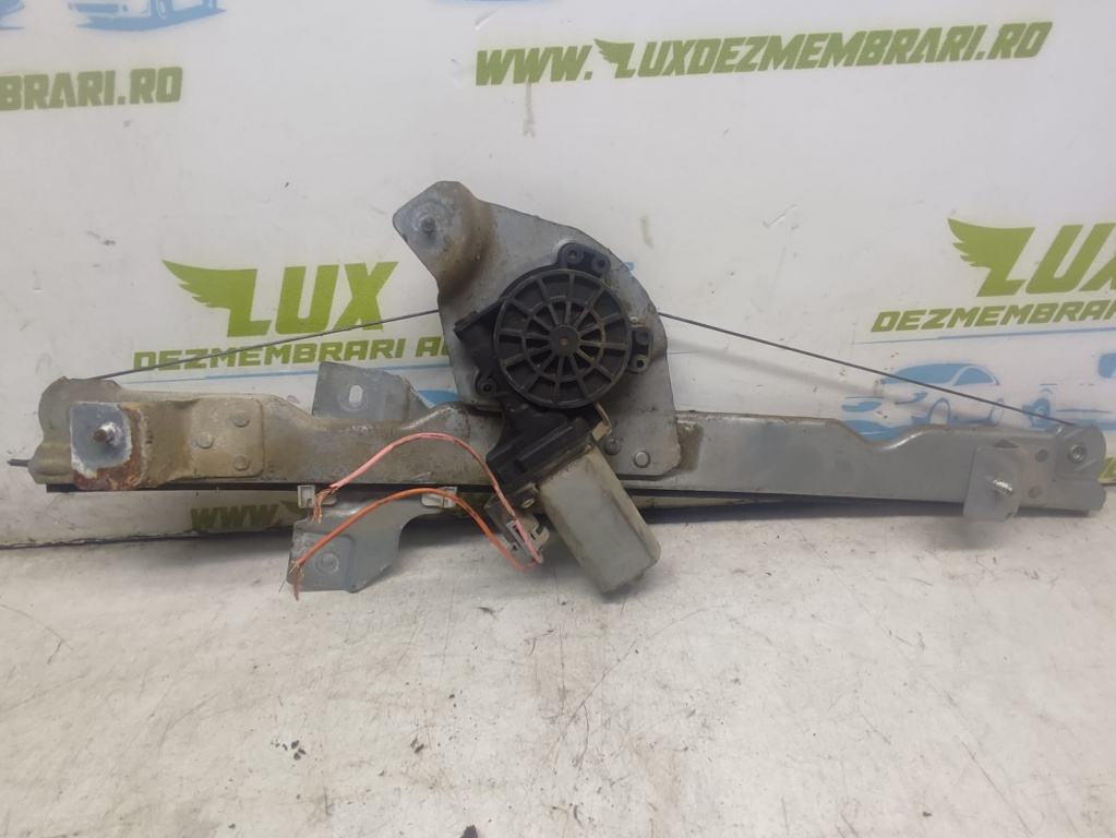 Macara dreapta fata 8200733828 Dacia Sandero [2008 - 2012] 1.6 benzina K7M710