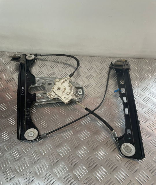 Macara dreapta fata A2037203046 Mercedes-Benz C-Class W203/S203/CL203 [2000 - 2004]