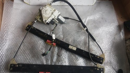 Macara dreapta fata audi a6 4f2 c6 3.0 tdi 4f0837462c