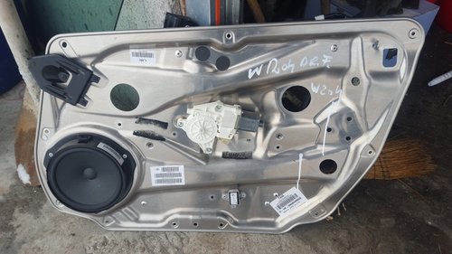 Macara Dreapta Fata Mercedes W204 an 2008
