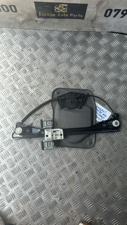 Macara dreapta fata Skoda Fabia 2 facelift an 2012 cod 5J1837402F