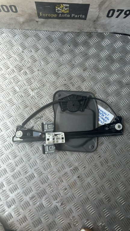 Macara dreapta fata Skoda Fabia 2 facelift an 2012 cod 5J1837402F