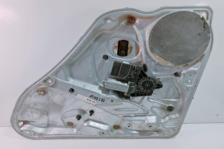 Macara Dreapta Spate cu Motoras 119094XXX / 3B9839752CA Volkswagen VW Passat B5.5 [facelift] [2000 - 2005]