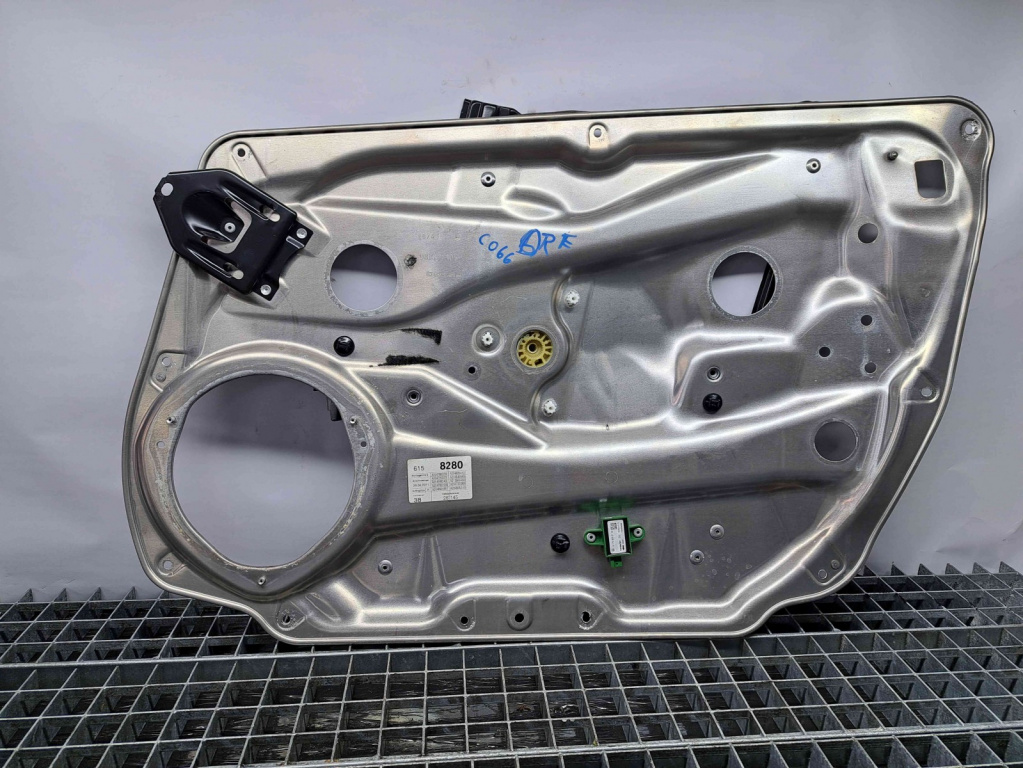 Macara electrica geam dreapta fata Mercedes Clasa C (W204) [Fabr 2007-2014] 981693-105