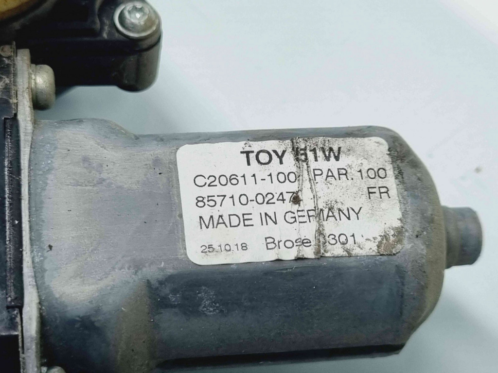 Macara electrica geam dreapta fata Toyota Corolla IX Sedan (ZRE1) [Fabr 2013-2019] 85710-02470