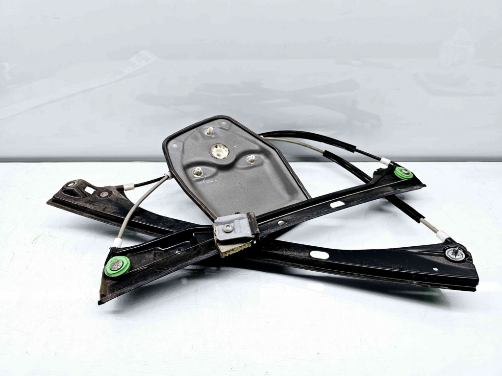 Macara electrica geam dreapta fata Volkswagen Golf 5 Plus (5M1) [Fabr 2005-2008] 5M0837462