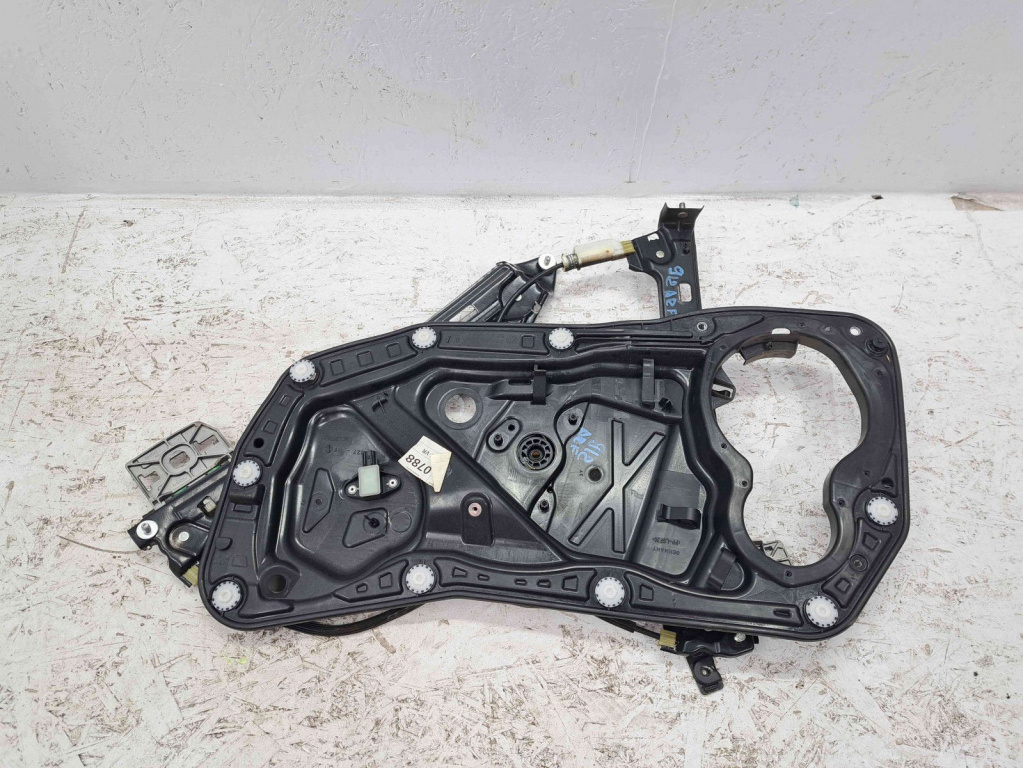 Macara electrica geam dreapta fata Volkswagen Passat CC (357) [Fabr 2008-2012] 3C8837756D