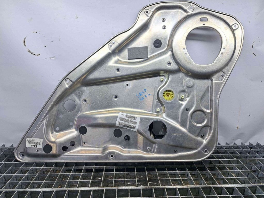 Macara electrica geam dreapta spate Mercedes Clasa C (W204) [Fabr 2007-2014] A2047330808