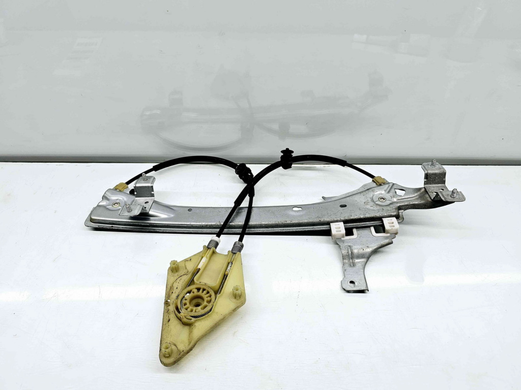 Macara electrica geam dreapta spate Renault Megane 3 (B95) [Fabr 2008-2016] 827200003R