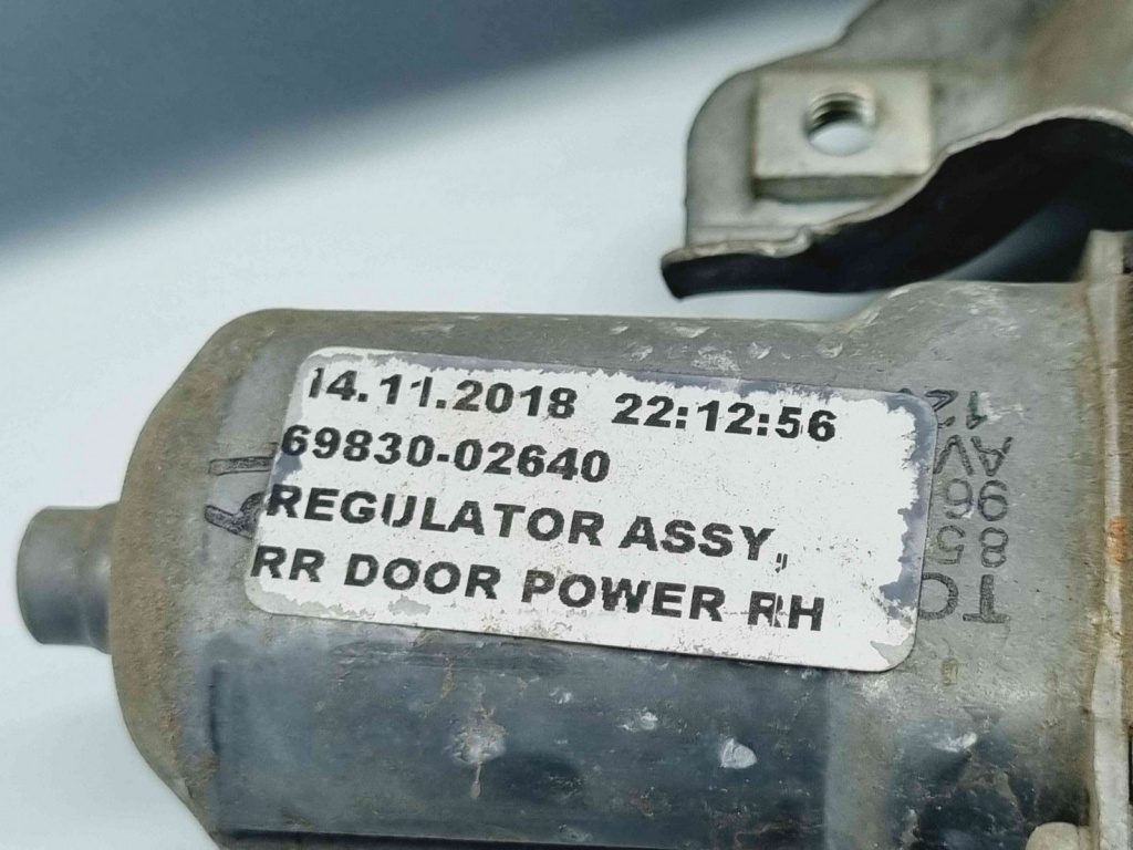 Macara electrica geam dreapta spate Toyota Corolla IX Sedan (ZRE1) [Fabr 2013-2019] 69830-02640
