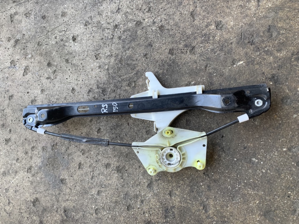 Macara electrica geam dreapta spate Volkswagen VW Jetta 5 [2005 - 2011] Sedan 4-usi 2.0 TDI MT (140 hp) (1K2)
