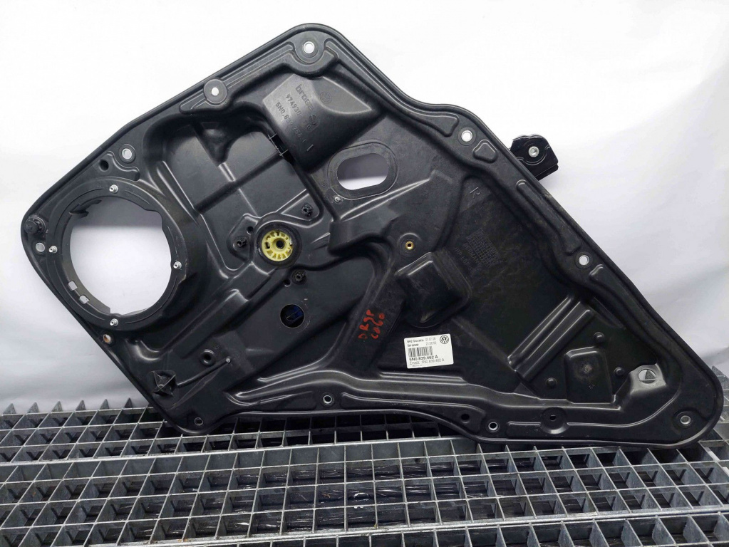 Macara electrica geam dreapta spate Volkswagen Tiguan (5N) [Fabr 2007-2016] 5N0839462A