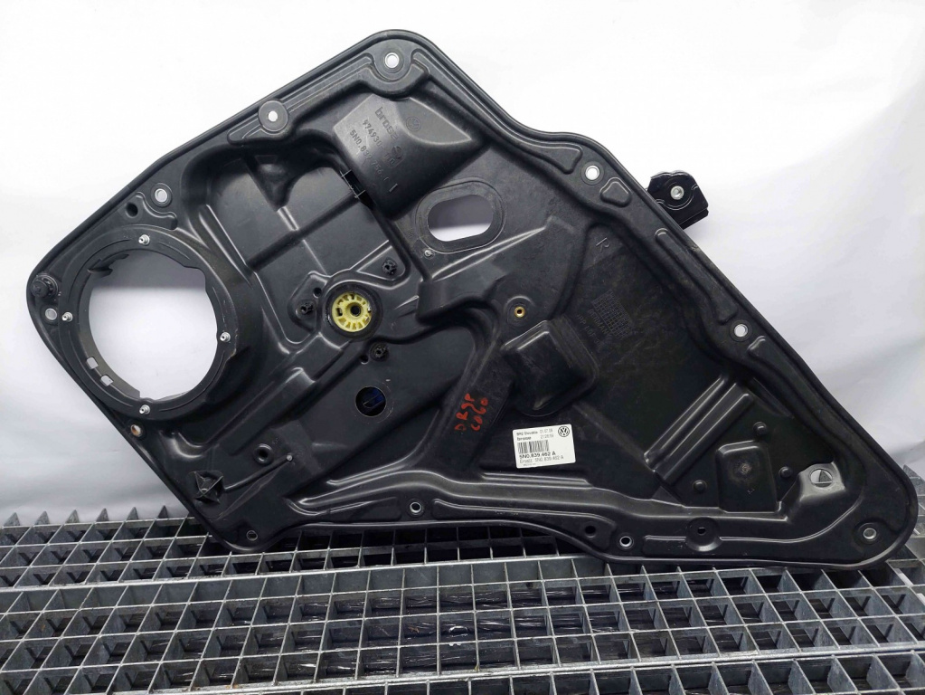 Macara electrica geam dreapta spate Volkswagen Tiguan (5N) [Fabr 2007-2016] 5N0839462A