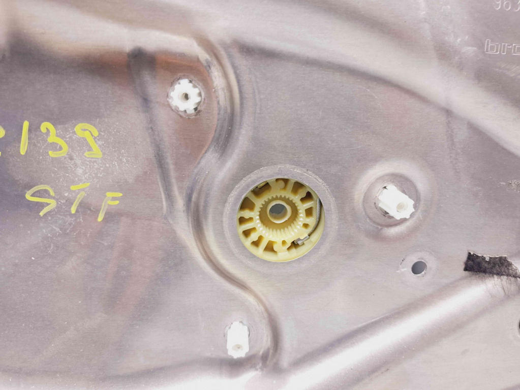 Macara electrica geam stanga fata Mercedes Clasa C (W204) [Fabr 2007-2014] A2047600734