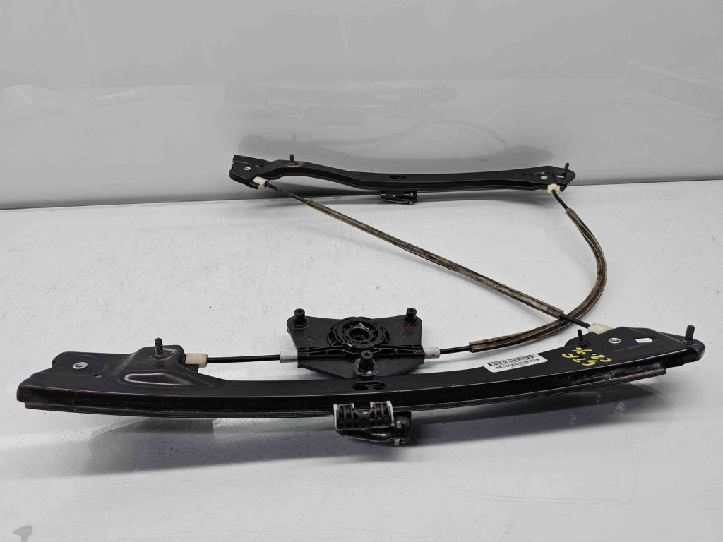 Macara electrica geam stanga fata Volkswagen Jetta 4 (162,163) [Fabr 2010-2016] 5C6837461