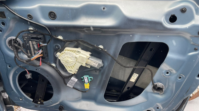 Macara Electrica pentru Geam Sticla Usa Portiera Dreapta Fata Audi A4 B8 2008 - 2015 Cod 8K0837462 [C1862]