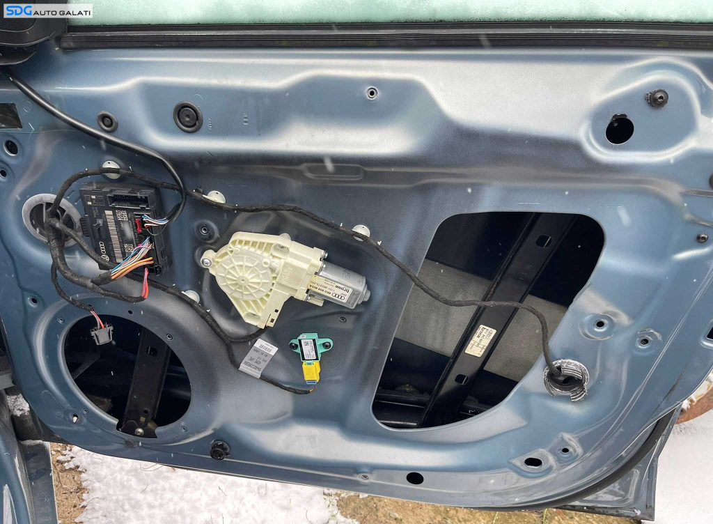 Macara Electrica pentru Geam Sticla Usa Portiera Dreapta Fata Audi A4 B8 2008 - 2015 Cod 8K0837462 [C1862]