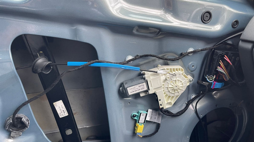 Macara Electrica pentru Geam Sticla Usa Portiera Dreapta Fata Audi A4 B8 2008 - 2015 Cod 8K0837461 [C1864]