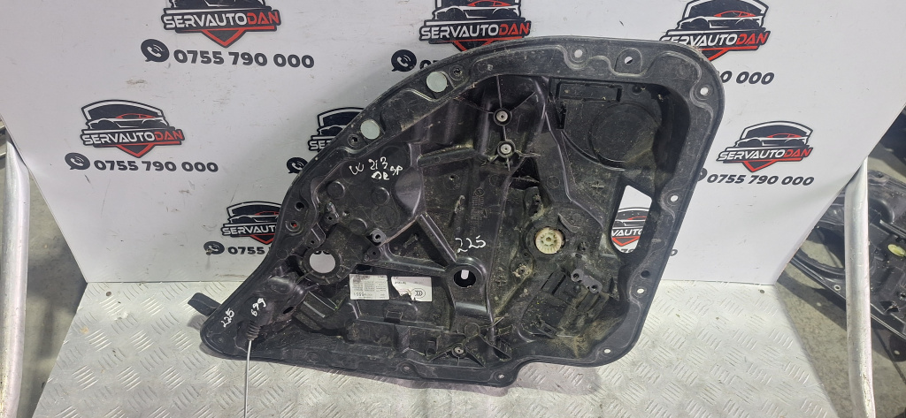 Macara electrica usa spate dreapta Mercedes-Benz E-Class (2016->) [W213] 2.0 Motorina 2017, A2137330800 / A2137600100