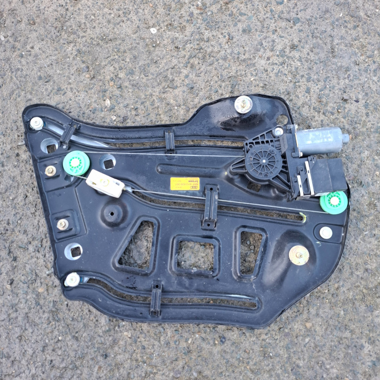 Macara Geam Audi A4 Cabriolet (8H, B6, B7) 2002-2009 2 Portiere Spate Stanga Electrica 8H0839397, 833990264100, 833990264-100, 101314Xxx, 101450200 Brose