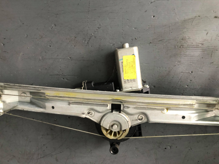 Macara geam cu motoras stanga spate fiat bravo 51779573
