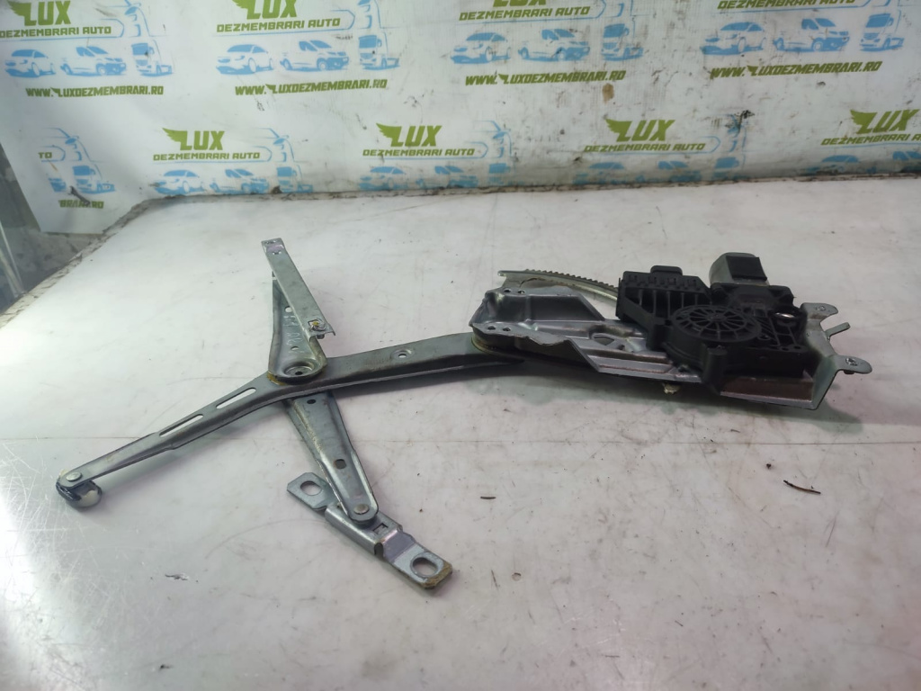 Macara geam dreapta fata 13101481 Opel Astra H [2004 - 2007] 1.4 benzina Z14XEP
