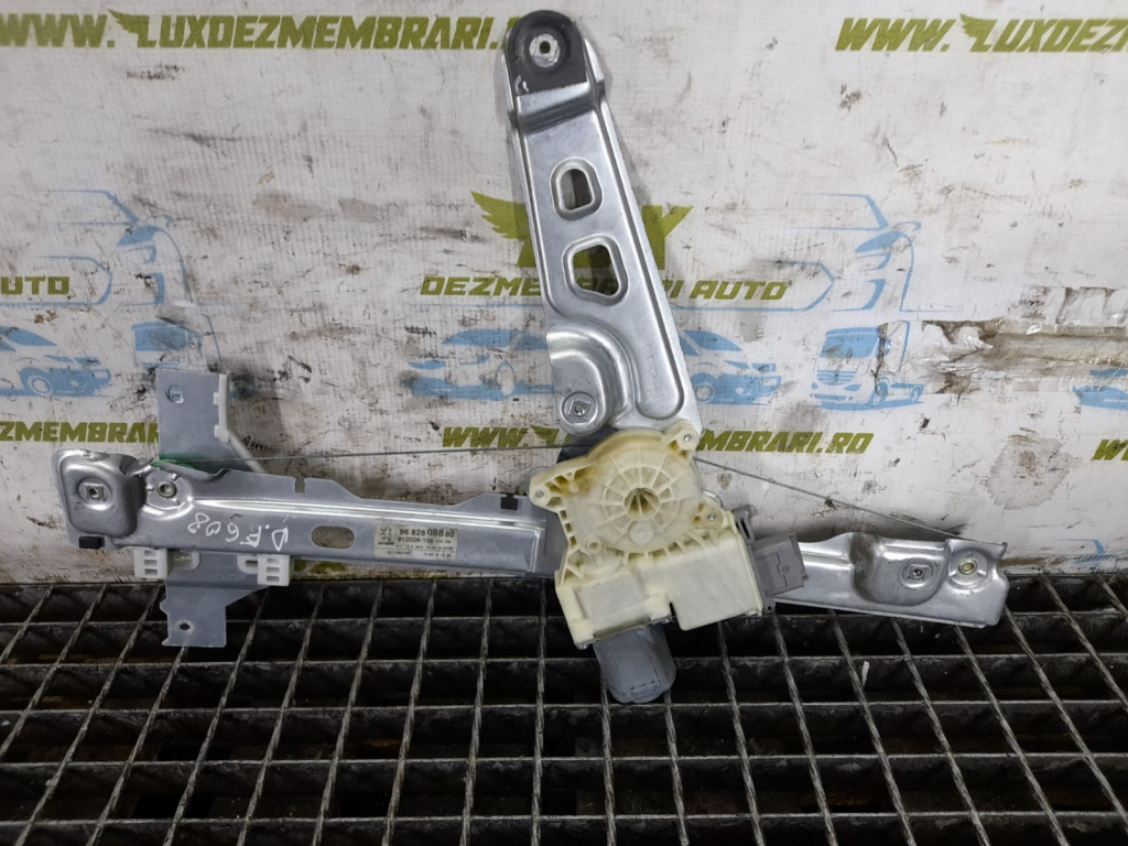 Macara geam dreapta fata 9682808880 Peugeot 3008 [facelift] [2013 - 2016] 2.0 hdi Hybrid RHC (RH02)