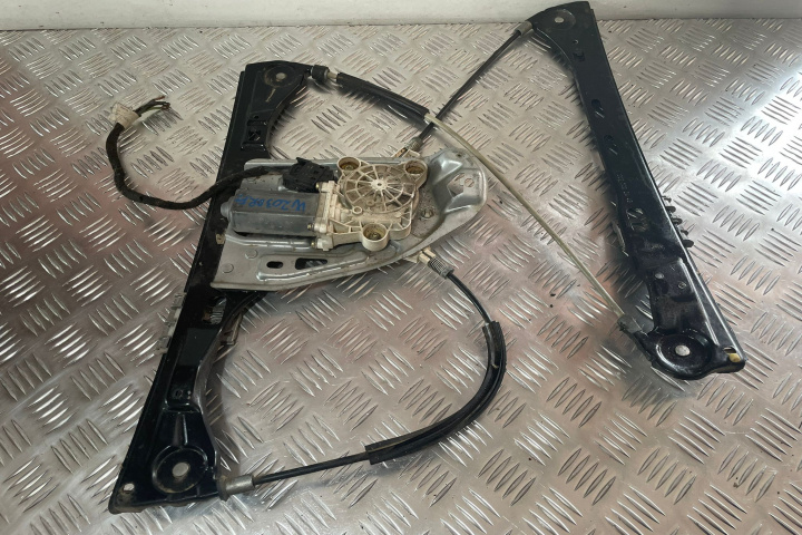 Macara geam dreapta fata A2037202446 Mercedes-Benz C-Class W203 [2000 - 2004]