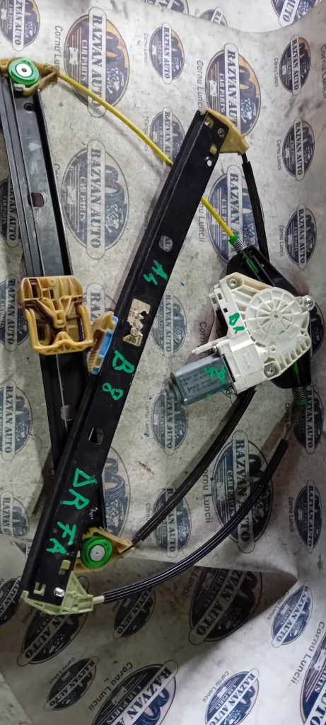 Macara geam dreapta fata Audi A4 B8 2010