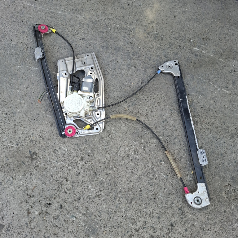 Macara Geam Dreapta Fata Bmw 5 (E39) 1995-2004 Electrica 8236858S, 8236860E, 8360512, 67628360512, 9030143, E007006002, 113843 Brose