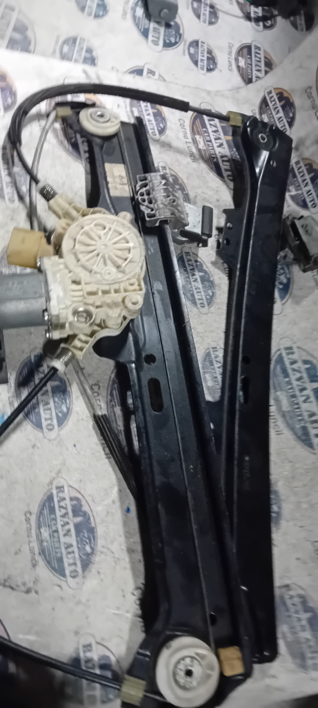 Macara geam dreapta fata BMW E60 2009