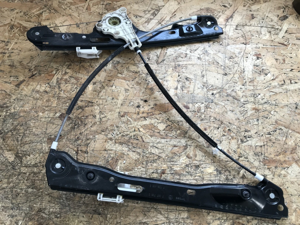 Macara geam dreapta fata BMW E87 123d hatchback 2008 (cod intern: 14987)