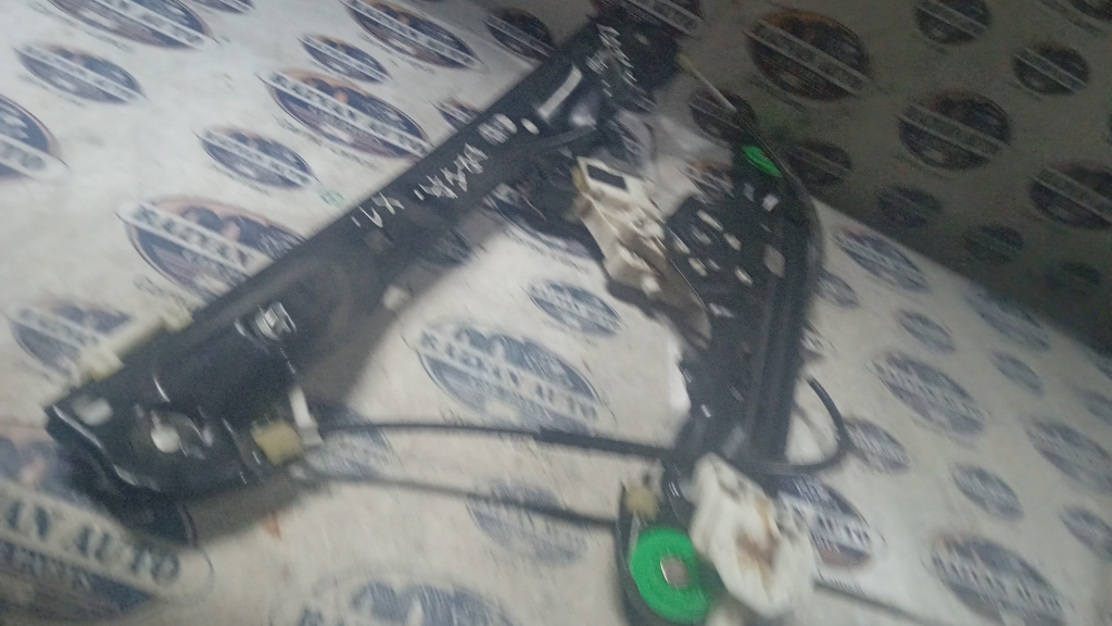 Macara geam dreapta fata BMW X1 2010