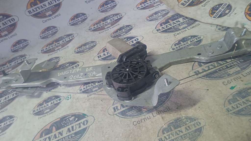Macara geam dreapta fata Dacia Duster 2012