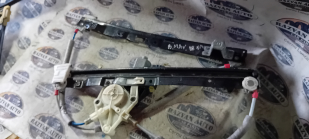 Macara geam dreapta fata Ford B-MAX 2011