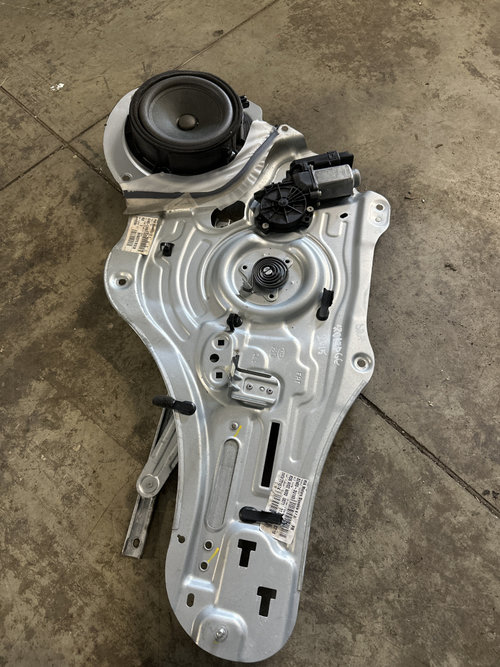 Macara geam dreapta fata Kia Sportage - Motorina 2015, 824803U160