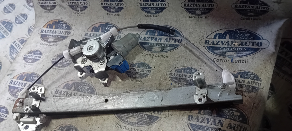 Macara geam dreapta fata Nissan Juke 2011