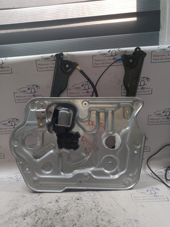 Macara geam dreapta fata Nissan Qashqai+2 2014