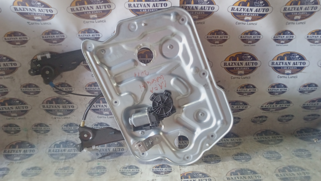 Macara geam dreapta fata Nissan Qashqai 2011