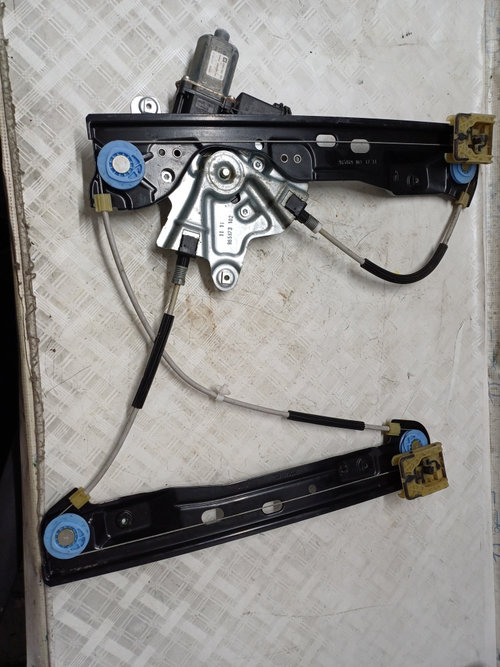 Macara geam dreapta fata Opel Insignia A - Motorina 2010, -