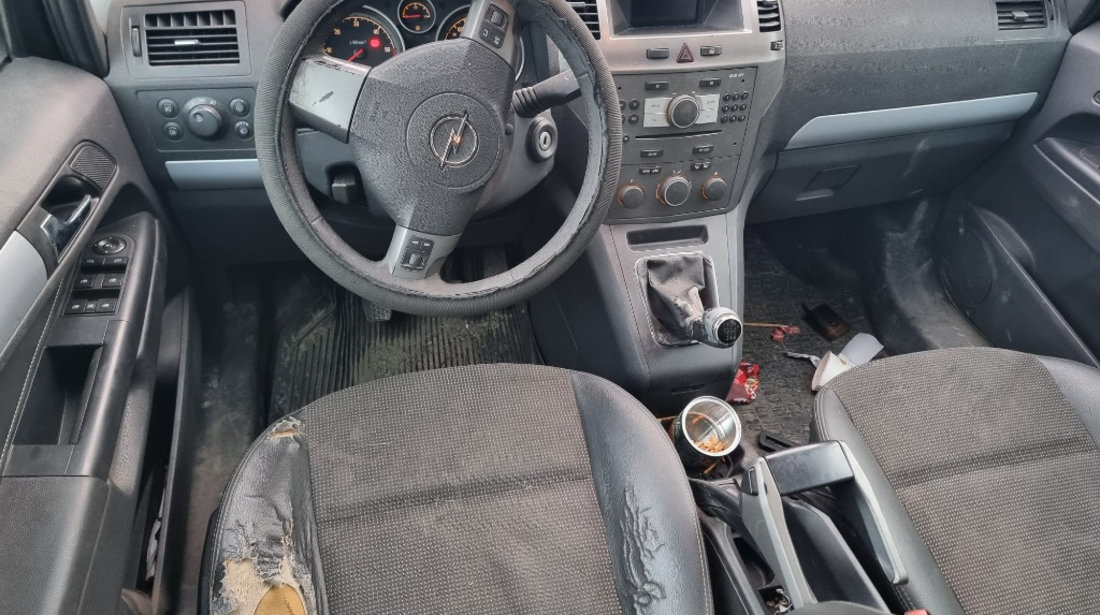 Macara geam dreapta fata Opel Zafira B 2007 7 locuri 1.9 cdti