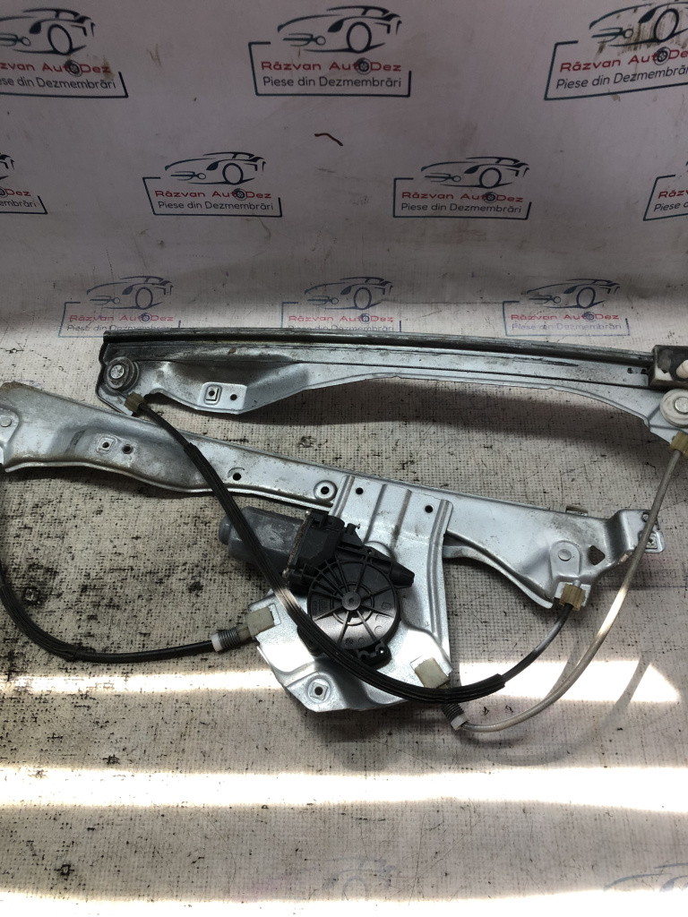 Macara geam dreapta fata Renault Clio 3 2010, 400859J