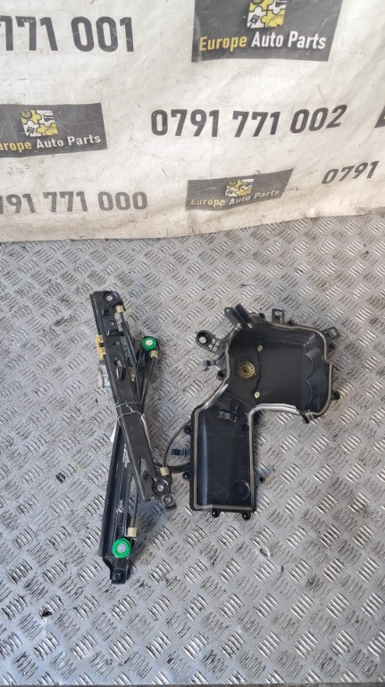 Macara geam dreapta fata Seat Leon an 2011 cod 1P0837402S