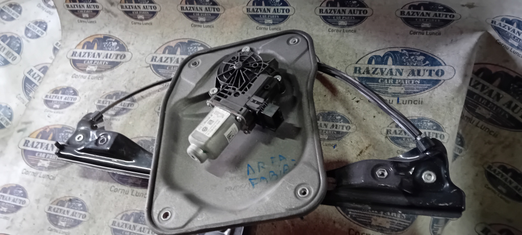 Macara geam dreapta fata Skoda Fabia 2 2011