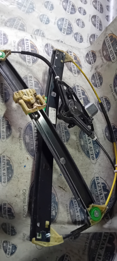 Macara geam dreapta fata Skoda Octavia 3 2015, 5E0837462