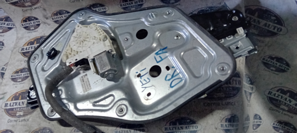 Macara geam dreapta fata Skoda Yeti 2013, 5L0837402A